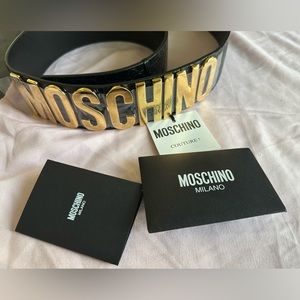 Leather Logo Belt
Moschino